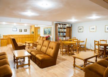 SALLE DE LECTURE ET DE JEUX