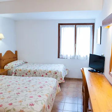 chambre-triple-familiale-hotel-el-pilar.jpg