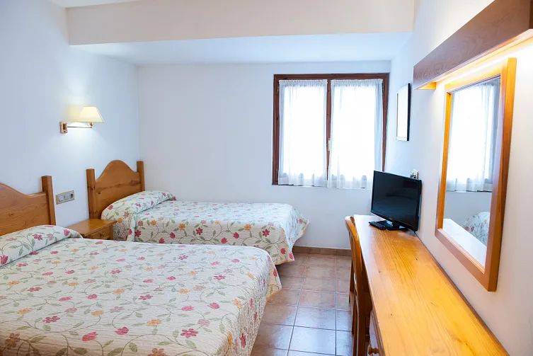 habitacion-triple-familiar-hotel-el-pilar.jpg